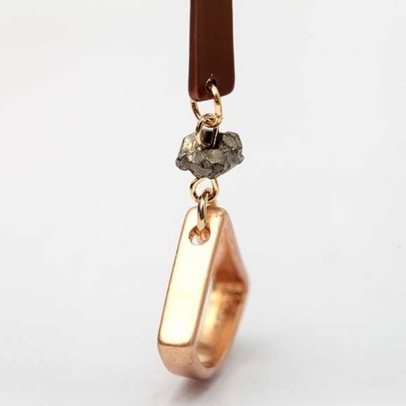Boho geometric pyrite earrings - Picture 3 of 4